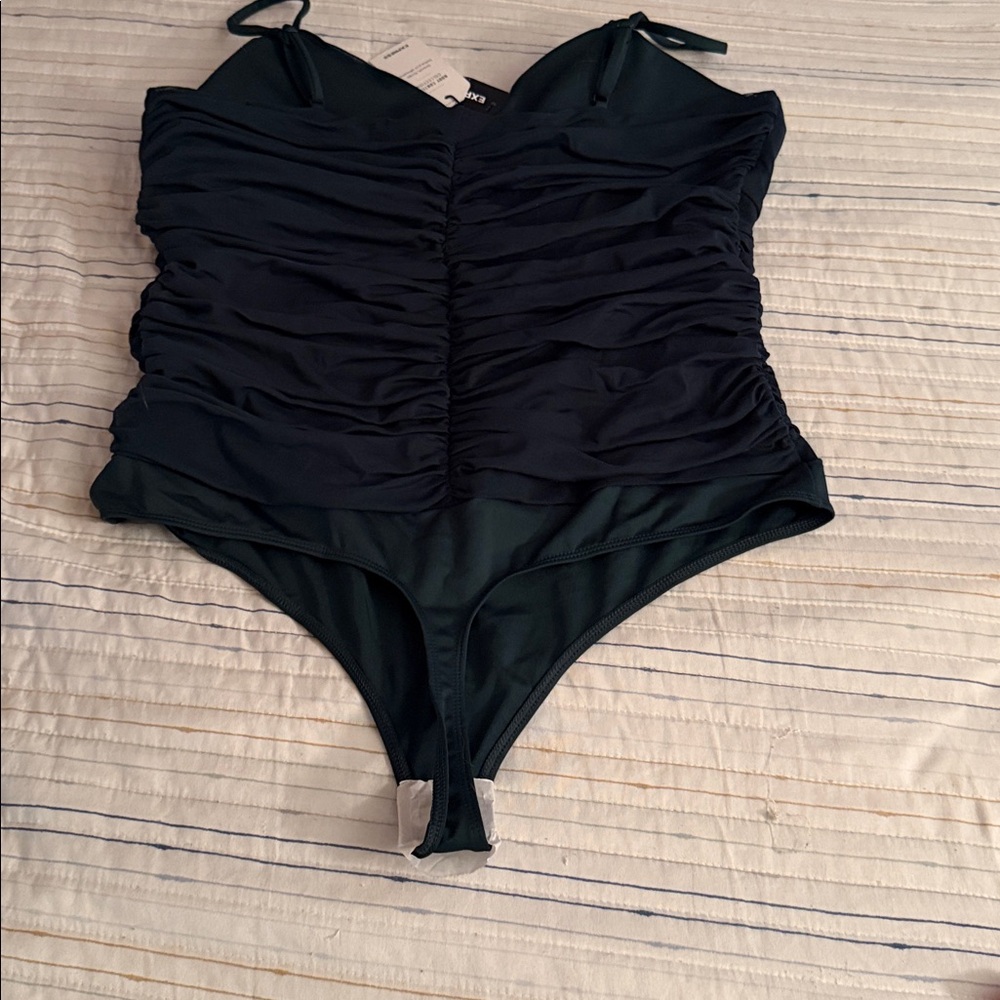 Express Emerald Body Contour Ruched Mesh V-Neck Bodysuit - Picture 9 of 11